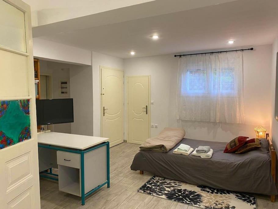 A Modern Farmhouse With Big Garden Trápeza 외부 사진